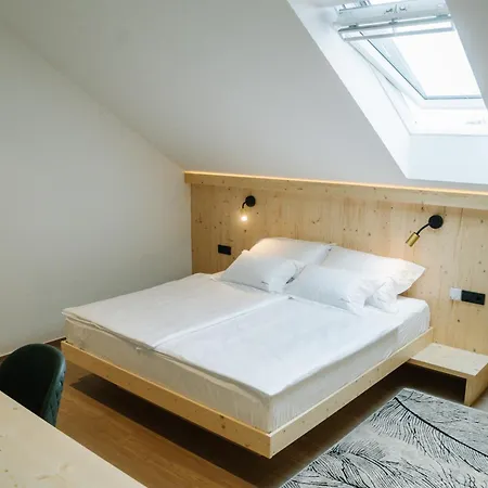 Sobe Jelen Jelenov Greben Guest house *