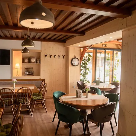 Sobe Jelen Jelenov Greben Πανσιόν Podčetrtek