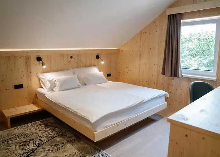 Sobe Jelen Jelenov Greben ポドチェトルテク