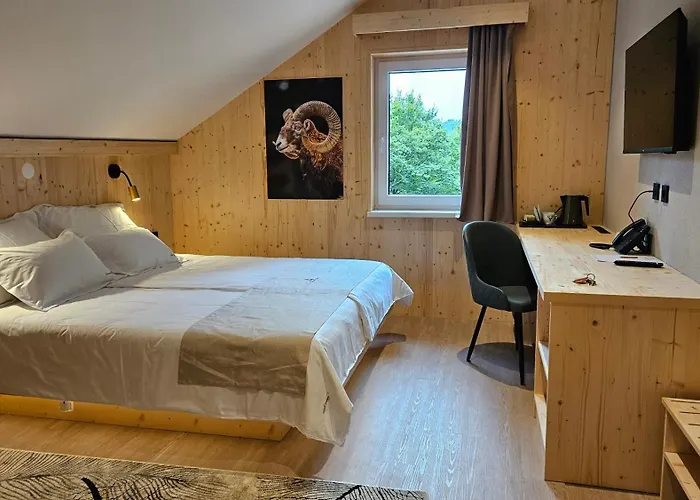 Sobe Jelen Jelenov Greben ポドチェトルテク